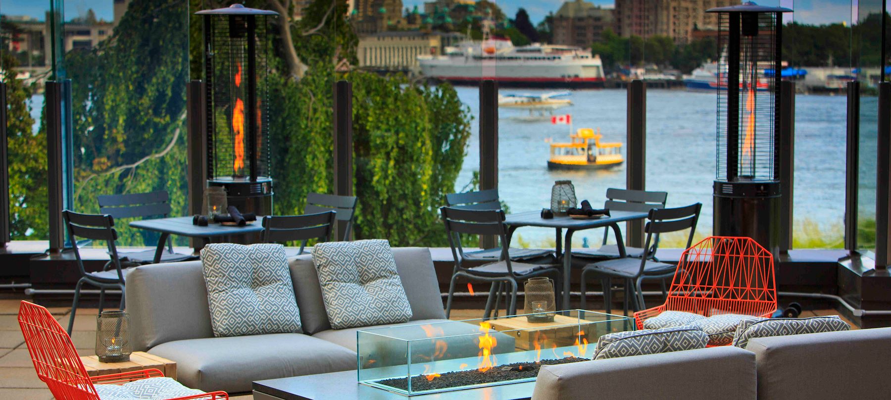 LURE Restaurant & Bar